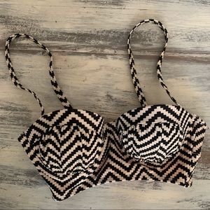 B&W Retro Style Chevron Bikini top